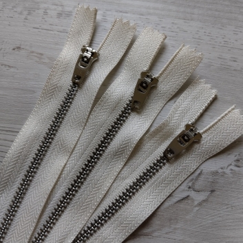 Блискавка металева Джинс, 18 см, тип-4,5  молочна, нікель-зуб (103)