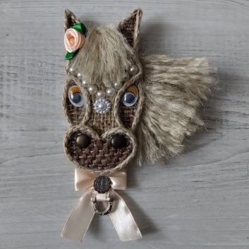 Сувенір Кінь на магніті, 15х9 см (012)