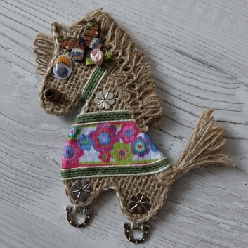 Сувенір Конячка на магніті, 13х11 см (100)