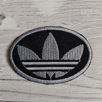 Нашивка клейова, чорна з сірим малюнком 63х45 мм